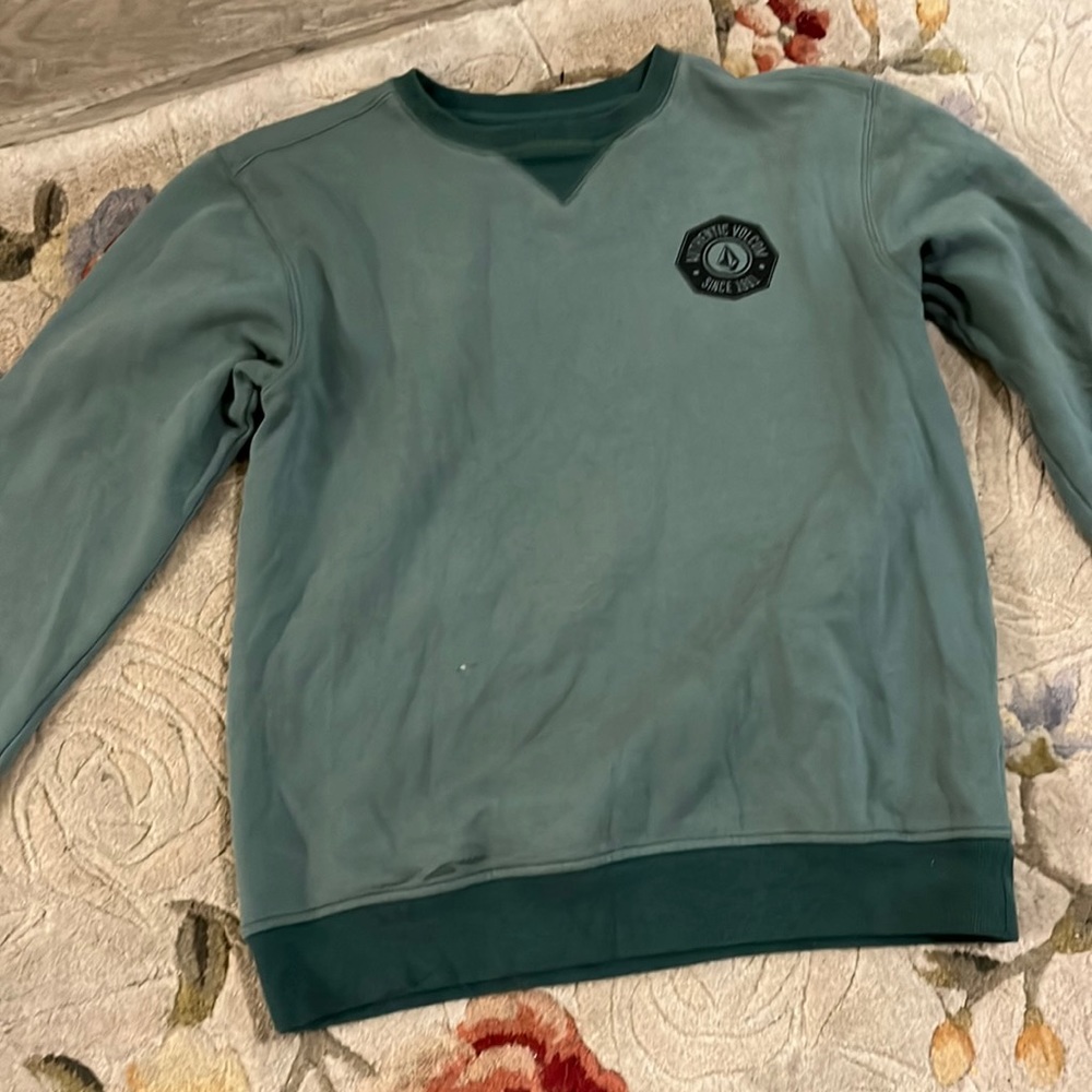 Men’s volcom sweater